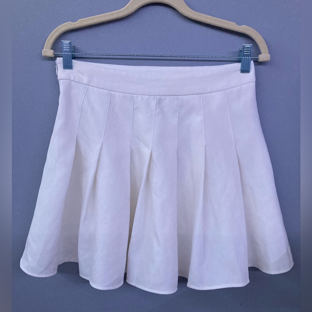 SHEIN Pleated Zipper Side White Solid Skirt